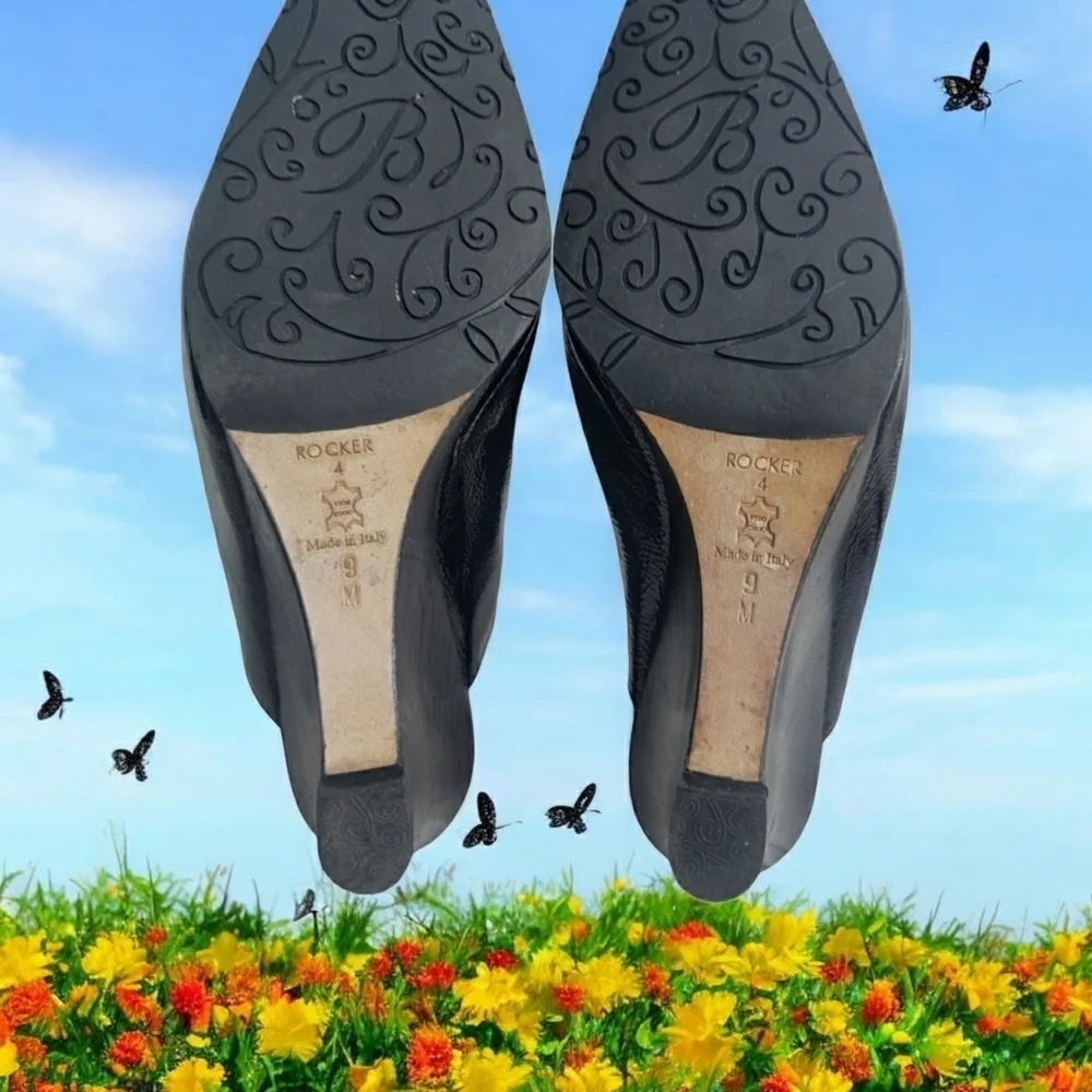 Brighton Vintage woman's size 9M. These are very shinny Patten leather.